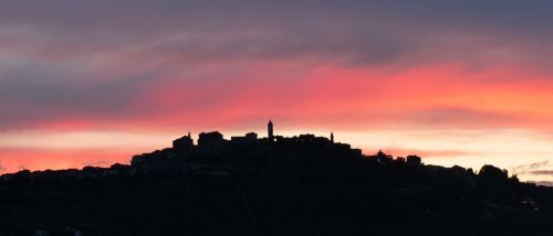 Langhe, Barolo, Bussia, Saulėlydis