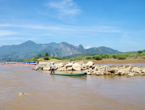 Laosas, Mékong, Žvejys, Akmenys, Cordillera Annamite, Karstas, Kraštovaizdis, Upė, Vanduo, Apmąstymai, Asija, Vandens Telkiniai, Naršyti, Valtys