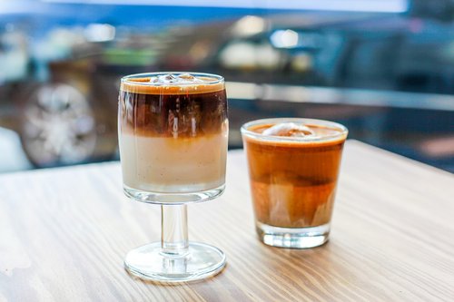 Latte,  Kavos Pakaitalai,  Espresso,  Cappuccino,  Kofeino,  Lentelėje,  Puodelis