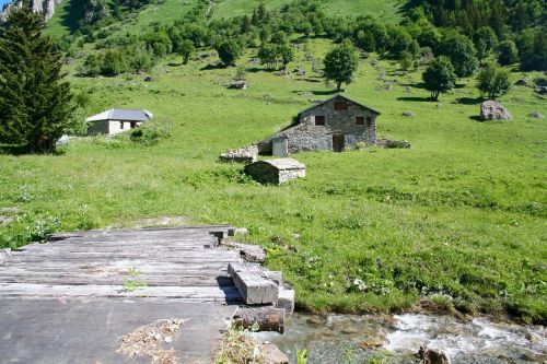 Laval, Savoie, Montagnette