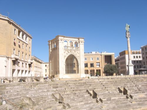 Lecce, Amfiteatras, Sėdynė, Piazza Santoronzo, Balinātāji