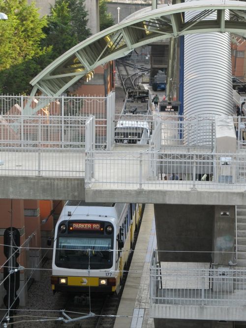 Lengvoji Geležinkelio Stotis, Dallas, Metro, Metro Geležinkeliai, Masinis Tranzitas, Metrolink, Mockingbird Stotis, Žmonių Judėjimas, Platforma, Geležinkelis, Gabenimas, Trasa, Važinėti Į Darbą, Žmonės, Vežėjas, Transportas, Traukinys, Miesto, Miestas, Keleivis, Metro