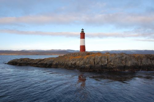 Švyturys, Ushuaia, Mar, Paukščiai, Tierra Del Fuego, Patagonia, Kelionė, Mėlynas, Vanduo, Taika, Poilsis, Gamta, Navigacija, Vandenynas, Litoral, Ramybė, Argentina, Kajakas, Akmenys, Naršyti, Akmenys