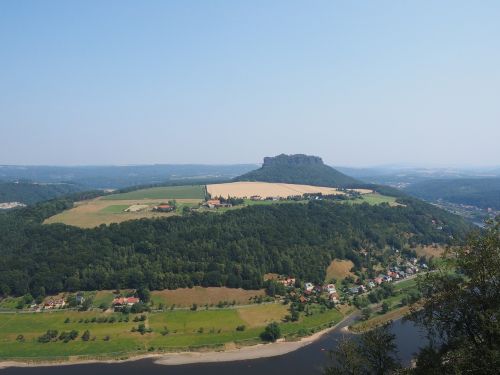 Liilio Akmuo, Elbe Smiltainio Kalnai, Saksonijos Šveicarija, Tvirtovė, Elbe, Pilis