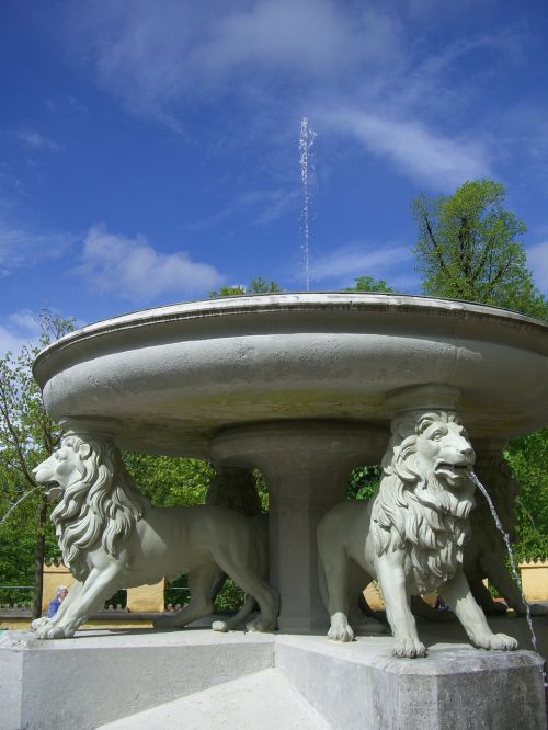 Liūto Fontanas, Fontanas, Schlossgarten, Hohenschwangau, Dangus, Mėlynas