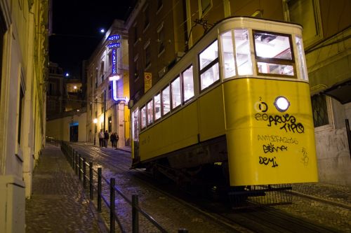 Lisbonas, Transportas, Naktis, Grafiti, Tramvajus, Kalnas, Senas, Tramvajaus 28, Geltona