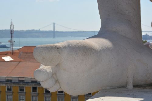 Lisbonas, Pėdos, Statula