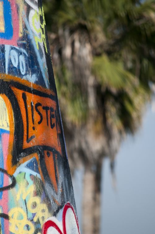 Grafiti,  Gatvė & Nbsp,  Menas,  Grunge,  Menas,  Dažytos,  Miesto,  Grungy,  Šiuolaikiška,  Žodžiai,  Klausytis,  Klausytis,  Palmių & Nbsp,  Medis,  Kalifornija,  Klausyk Graffiti