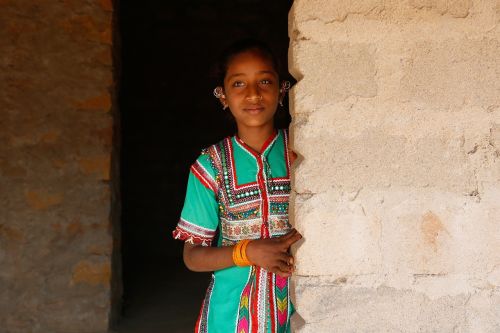 Maža Mergaitė, Gujaratas, Bhuj, Indija, Asija, Griuvėsiai, Hindu, Tribal, Tradicija
