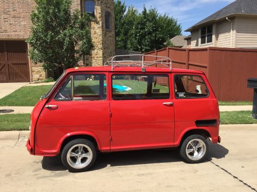 Mažas Raudonas Automobilis, Volkswagen, Van