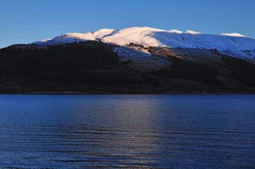 Loch Leven, Škotija, Highlands, Didžioji Britanija, Žiema, Sniegas, Ežeras, Kalnai, Dangus, Vanduo, Ripple, Saulėtekis, Mediena, Miškas, Antena, Lauke, Gamta, Kraštovaizdis, Horizontalus