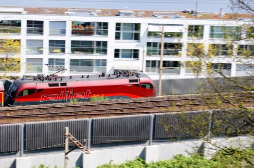 Loco, Traukinys, Geležinkelio Bėgiai, Öbb, Namai, Raudona, Šveicarija, Swiss Geležinkeliai