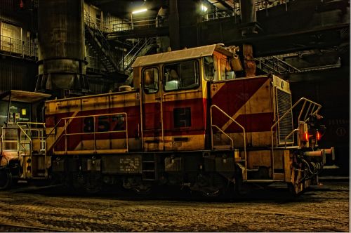 Lokomotyvas, Jungiklis, Loco, Atrodė, Hdr, Geležinkelis, Traukinys, Industrija, Naktinė Nuotrauka, Geltona, Raudona, Sunku, Stiprus, Sunkus Svoris, Atkreipia, Presai