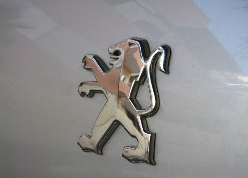 Logotipas, Peugeot, Liūtas, Metalinis, Blizgantis, Chromas, Spindi, Metalas