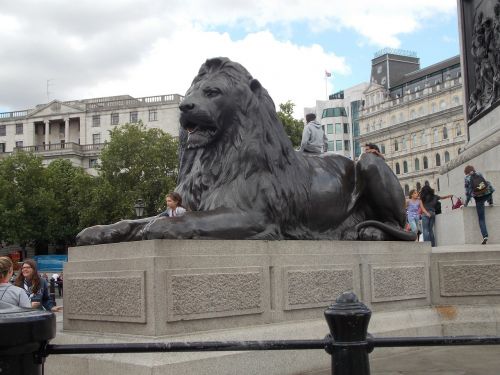 Londonas, Trafalgaro Aikštė, Statula, Liūtas, Turistai, Perkrautas