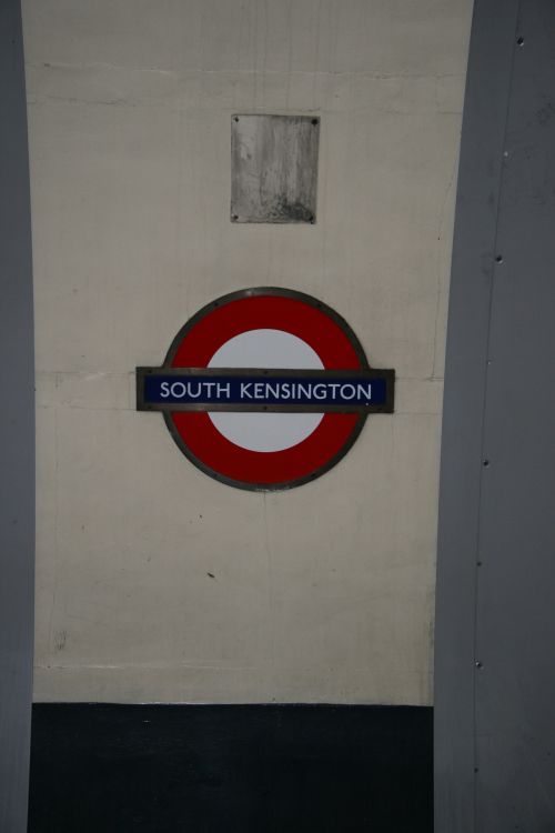 Londonas,  Metro,  Pietų & Nbsp,  Kensingtonas,  Ženklas,  Londonas Metro Pietų Kensingtono Ženklas