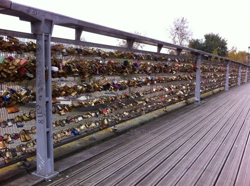 Meilė, Meilės Tiltas, Spynos Tiltas, Paris