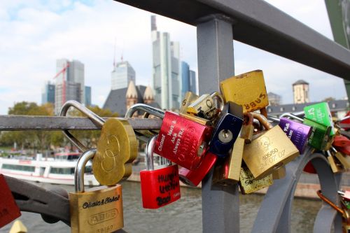 Mylėti Priesaiką, Geležinis Tiltas, Frankfurtas, Pilys, Užraktas, Panorama