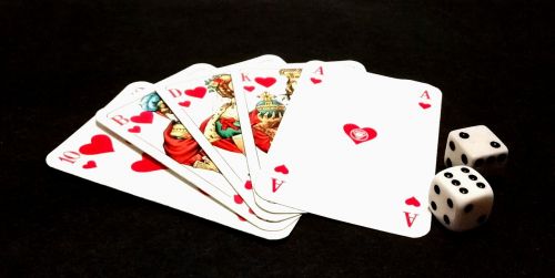 Sėkmė, Azartiniai Lošimai, Kortelės, Lošti, Kubas, Žaisti, Pokeris, Kazino, Kortų Žaidimas, Pokerio Žaidimas, Pelnas, Karališkasis Prakeikimas, Trumpas, Laimėti, Kelias, Žaidžiu Kortomis, Deimantai, Serijos