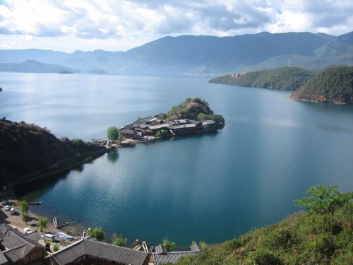 Lugu Ežeras, Kinija, Yn