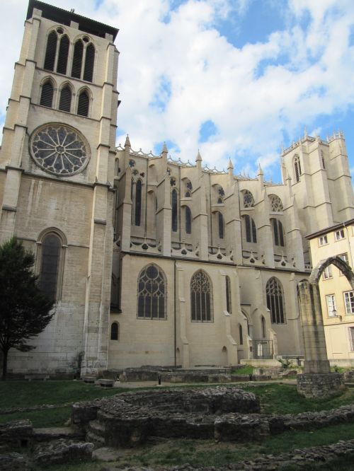 Lyon, Katedra, Istorinis Pastatas