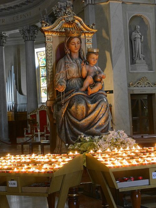 Madonna Su Vaiku, Sakralinis, Religinis Asmuo, Bažnyčia