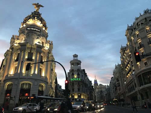 Madride, Amiyoguis, Saulėlydis, Skubėti Miestas
