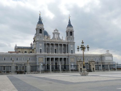 Madride, Ispanija, Katedra, Bažnyčia, Bokštas, Erdvė, Žibintas, Ramstis, Tvora, Orientyras, Architektūra