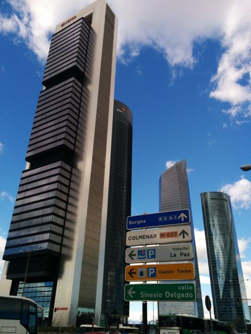 Madride, Torres, Architektūra, Signalai