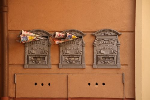Pašto Dėžutę, Italy, Laikraštis