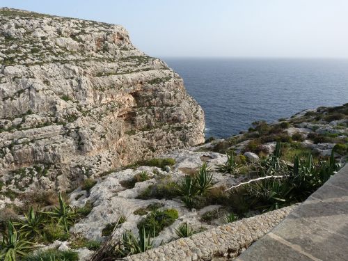 Malta, Jūra, Akmenys