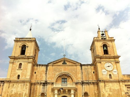 Malta, Bažnyčia, Miestas, Kelionė