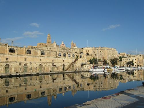 Malta, Dangus, Debesys, Kanalas, Vandens Kelias, Laivai, Valtys, Uostas, Prieplauka, Prieplauka, Apmąstymai, Vanduo, Lauke, Architektūra