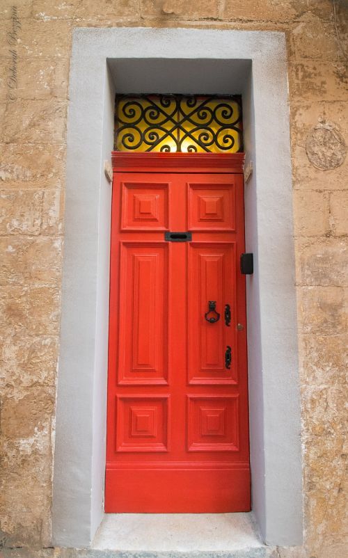 Maltiečių Durys, Raudonos Durys, Raudona, Malta