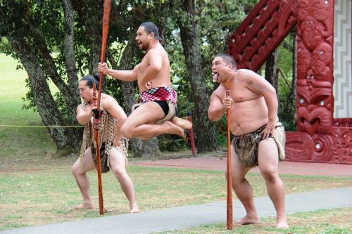Maori, Vyrai, Šokinėti, Hop, Ietis, Kovotojas, Karys, Padaryti Veidą, Naujoji Zelandija, Kultūra, Tradicija, Waitangi, Atsiranda, Vaidyba, Demonstracija