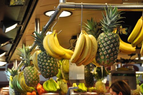 Turgus, Vaisiai, Bananai, Ananasai