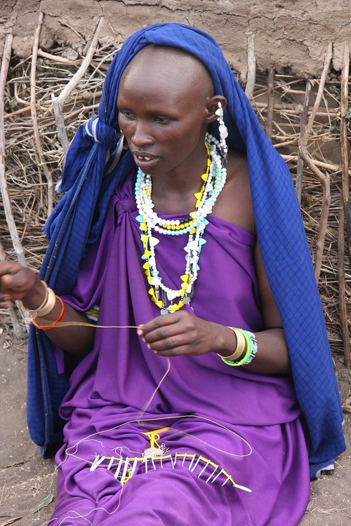 Masai,  Moteris,  Afrikoje,  Kenija,  Gentis,  Etninės,  Tanzania,  Kultūra,  Žmonių,  Tradicija,  Ietis,  Suknelė,  Mergina,  Gimtoji,  Papuošalai,  Apranga,  Suvenyrų,  Tradicinis,  Mara,  Safari,  Kariai,  Žmogus