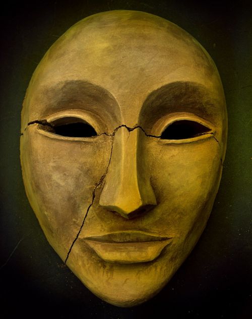 Kaukė, Keramika, Scenos Menas