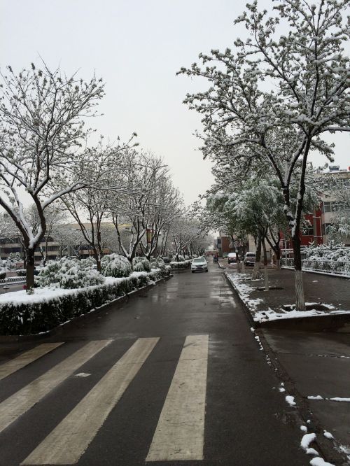 Gegužė, Sniegas, Unxia Hui Autonominis Regionas