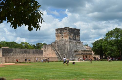 Mayan, Meksika, Piramidė