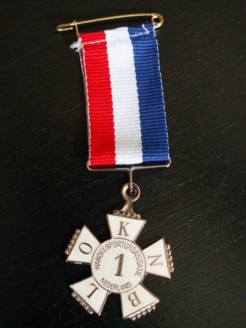 Medalis, Avondvierdaagse, Raudona Balta Mėlyna, Žygiai