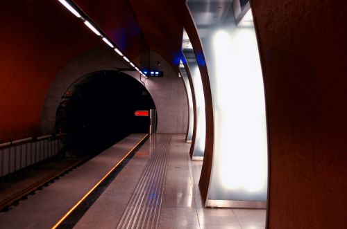Metro, Po Žeme, Stotis, Platforma, Budapest, Vengrija, Atrodė, Tunelis