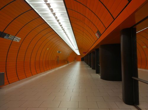 Metro, Stotis, Oranžinė, Munich, Koridorius