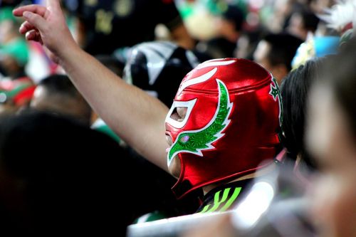 Meksikietis, Imtynės, Kaukė, Meksikietiškas Futbolas