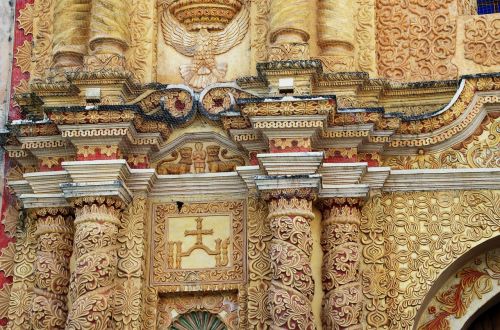 Meksika, Chiapas, San Cristobal, Bažnyčia, Fasadas, Architektūra, Skulptūros, Geltonas Smiltainis, Apdaila