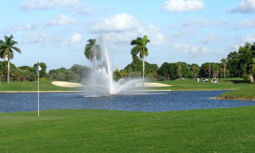 Miami, Florida, Delnus, Palmės, Ežeras, Vanduo, Fontanas, Tropikai, Atogrąžų, Golfas, Žinoma, Žolė, Velėna, Skylė, Gamta, Lauke, Lauke, Sportas, Varzybos, Vasara, Pavasaris, Žalias, Kraštovaizdis, Gražus, Dangus, Debesys, Prieskoniai, Sportas, Medžiai