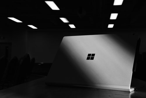 Microsoft,  Notepad,  Kompiuteris,  Natiurmortas Fotografija,  Surfacebook,  Juoda Ir Balta,  Vienspalvis,  Hd Fono,  Minimalistinis