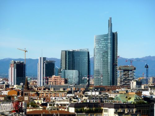 Milanas, Torre, Unicredit, Dangoraižiai