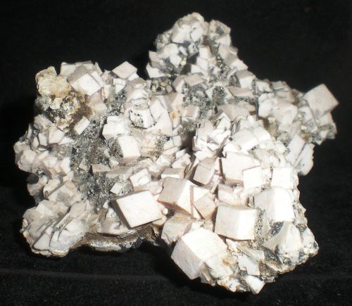 Mineralai, Kubeliai, Baird, Gamta