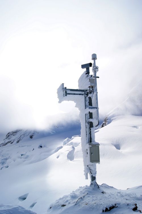 Mobiliojo Telefono Stovas, Jungfraujoch, Kalnai, Sniego Kraštovaizdis, Sniegas, Žiema, Šaltas, Gamta, Snieguotas, Alpių, Rūkas, Saulė
